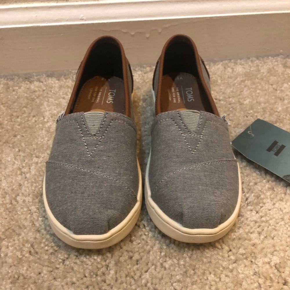 Toms youth classic Gray Grey chambray brown leather canvas slip ons shoes
